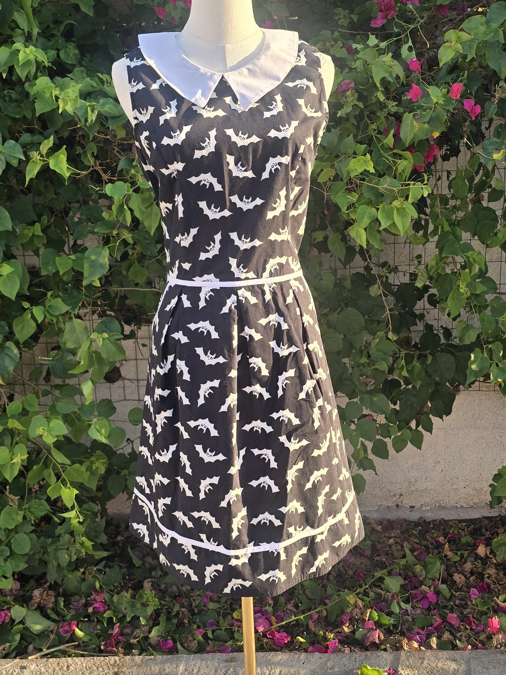 Glow in the Dark - Black and White Bat-Print Collar Dress